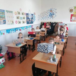 În Gimnaziul Todirești a venit Moş Nicolae